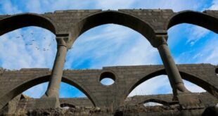 لا تزال كنيسة القديس سركيس في ديار بكر تتعرض للتدمير على أيدي لصوص الكنوز.